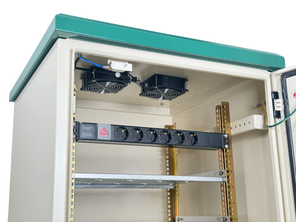 LINKMADE 10U 614x600mm Rack ExteriorMuroPoste IP65 Bandejas Vent PDU - Imagen 6